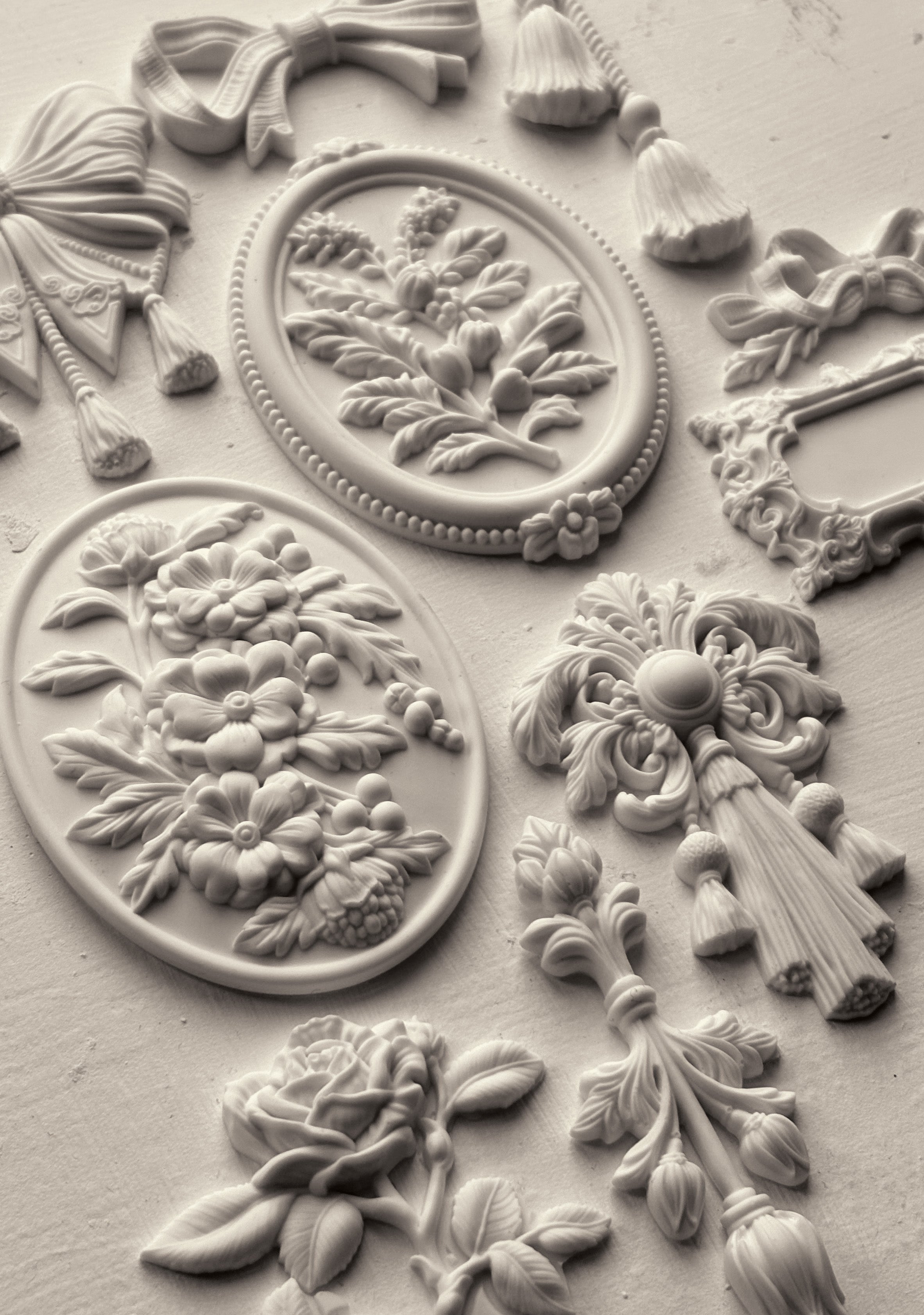 Victoriana - Decor Mould by Iron orchid Designs IOD Christmas 2025  LIMITED EDITION